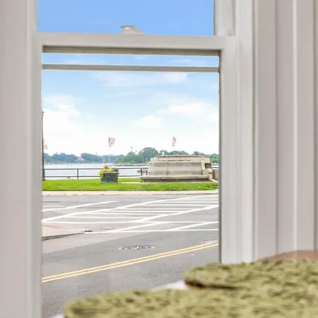 A By The Bay - Stunning Seaside Apartment Gloucester Esterno foto