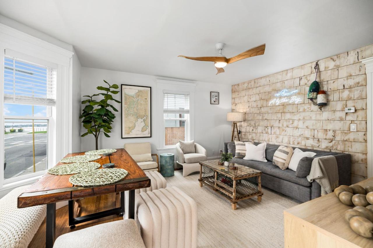 A By The Bay - Stunning Seaside Apartment *