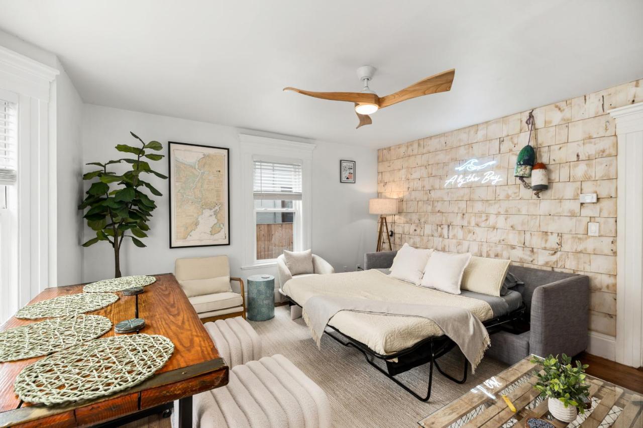 A By The Bay - Stunning Seaside Apartment *