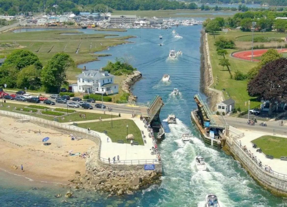A By The Bay - Stunning Seaside Apartment Gloucester